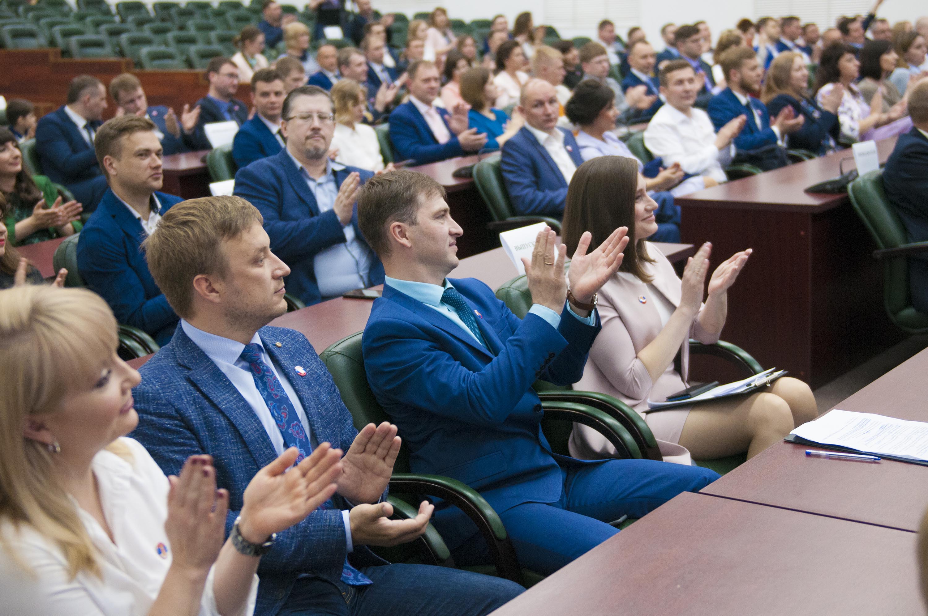   97 выпускников Президентской программы подготовки управленческих кадров получили дипломы