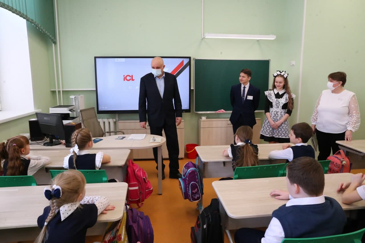 Губернатор Сергей Цивилев проверил качество ремонта в обновленной школе Березовского