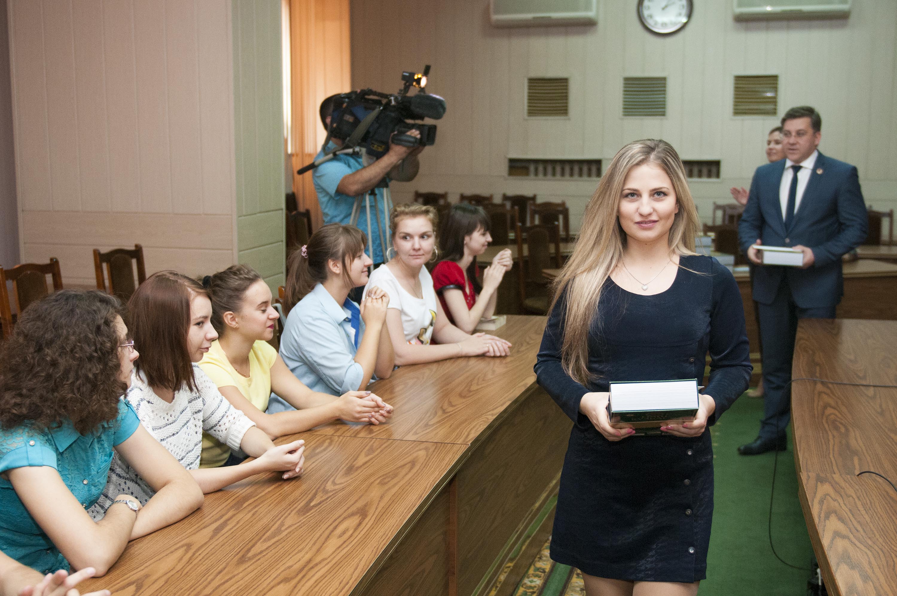 12 сентября в Кемерово прошло вручение компенсации части расходов по найму жилого помещения за июнь, июль и август 2016 года студентам вузов