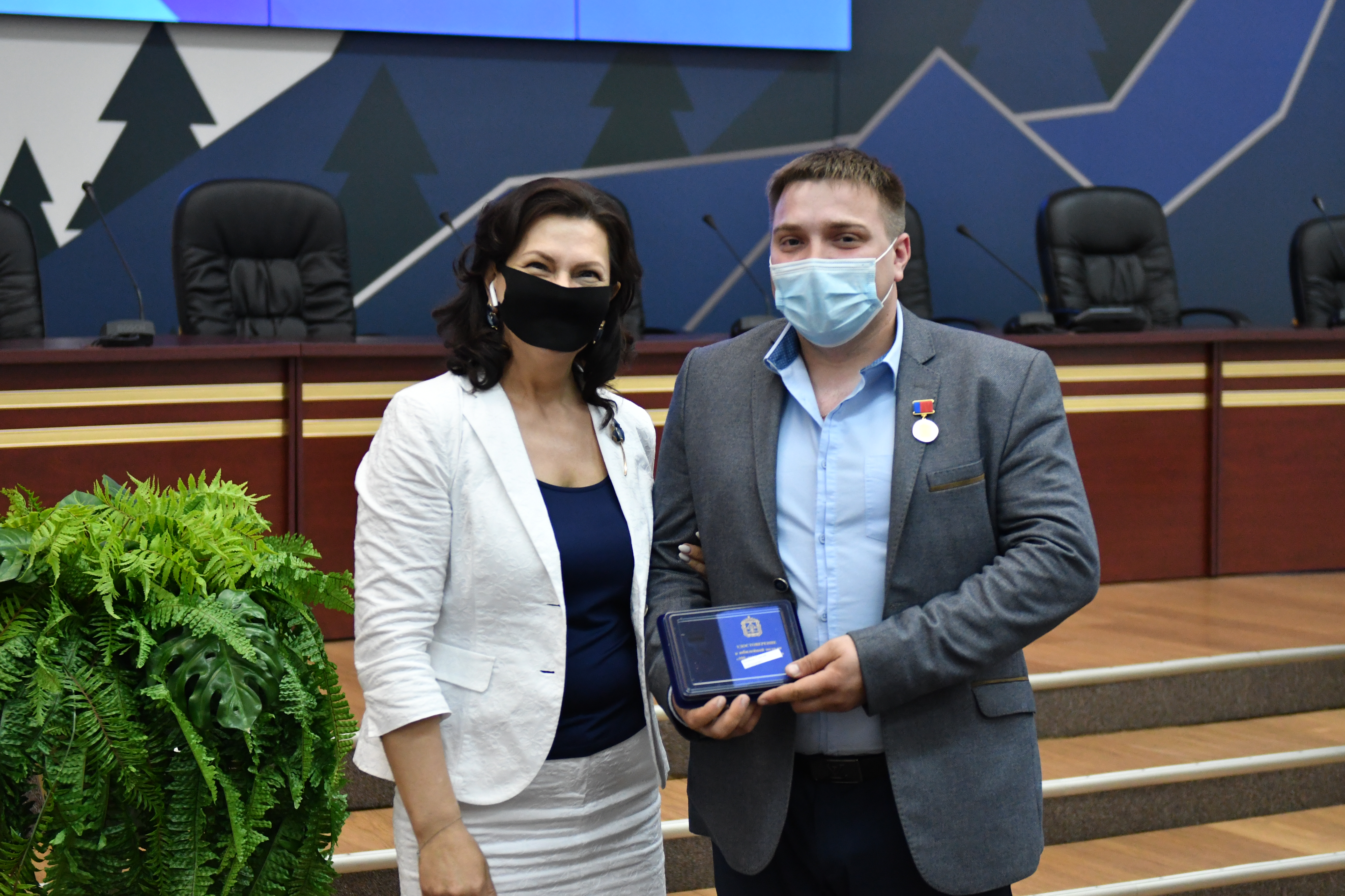 Вручение юбилейной медали «300-летие образования Кузбасса»