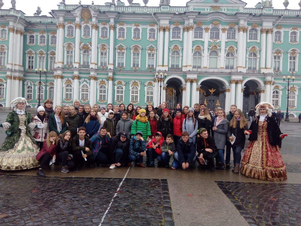 Группа кузбасских школьников вернулась из поездки в Санкт-Петербург