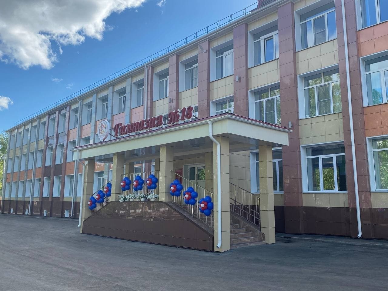 К 300-летию Кузбасса в Ленинске-Кузнецком отремонтировали гимназию №18