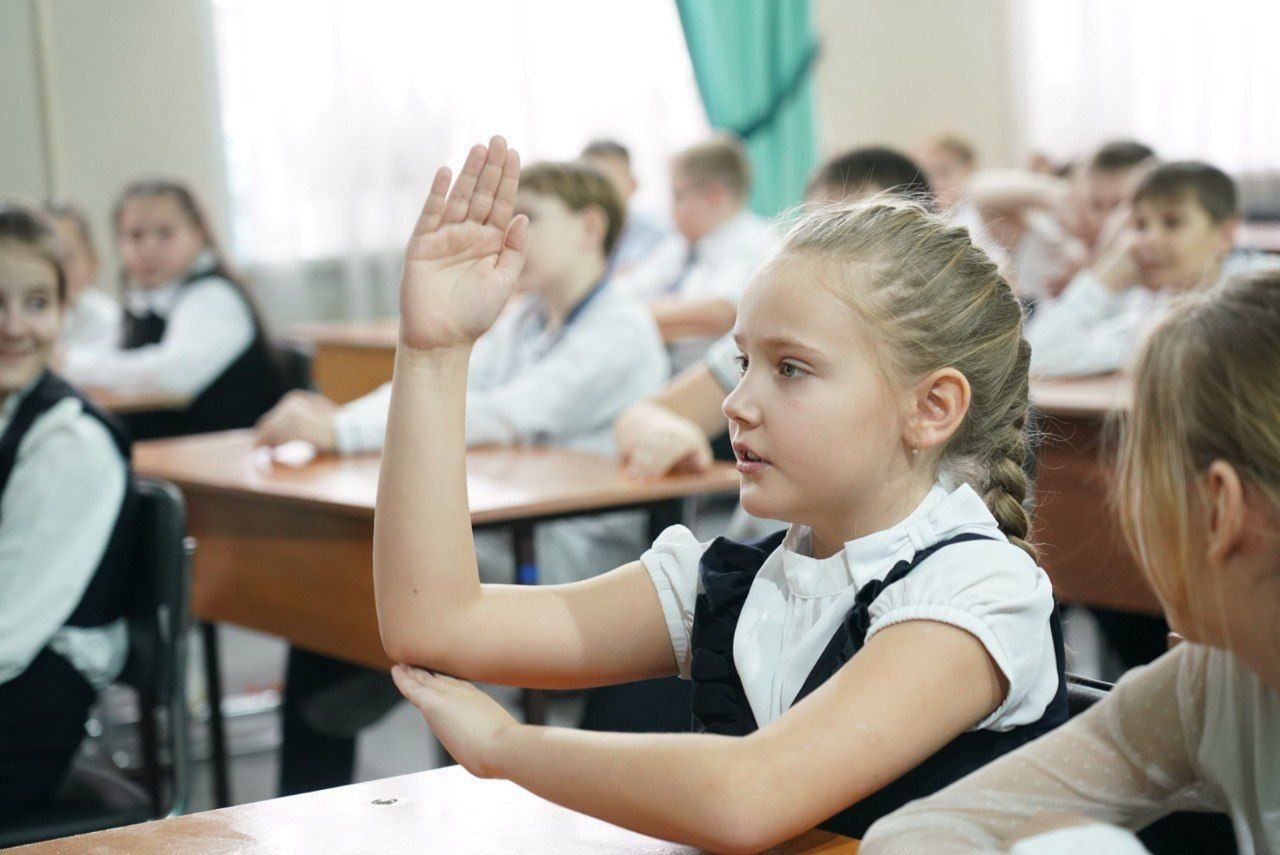 В день рождения Кемеровской области во всех школах областной столицы прошел урок города «Кемеровчане – Почётные граждане Кемеровской области»
