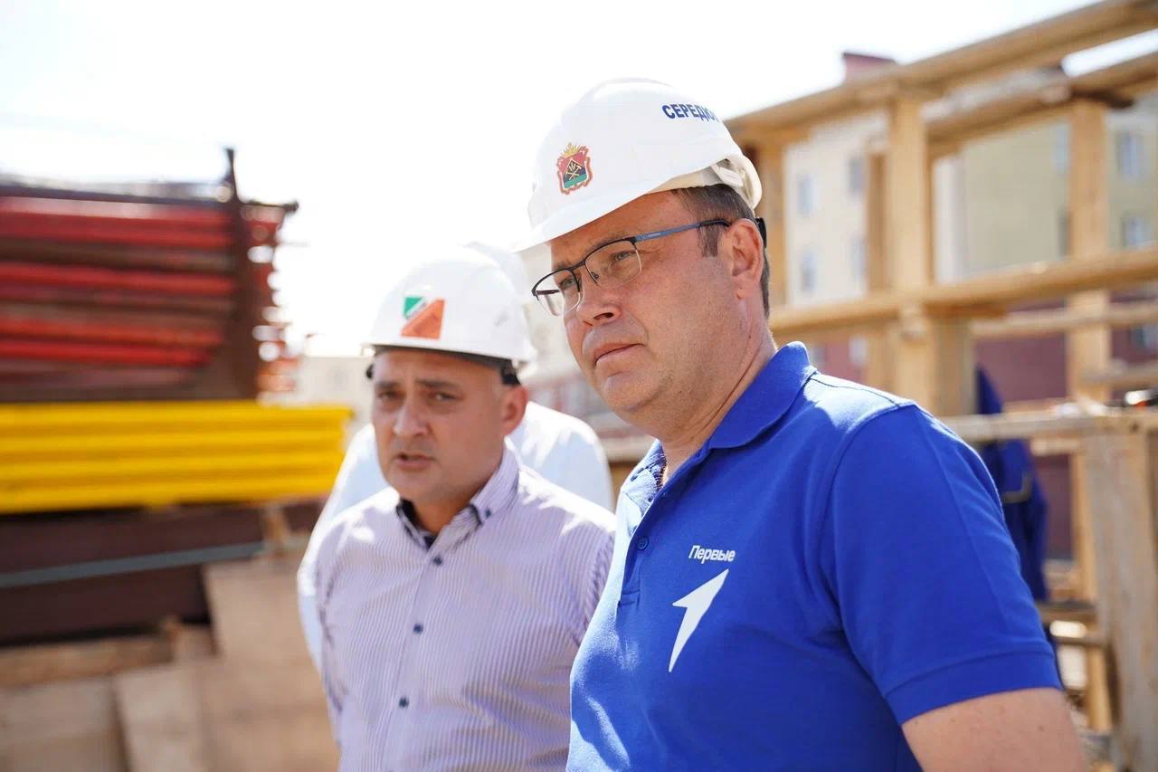 Врио губернатора Кузбасса Илья Середюк проверил ход строительства нового здания школы № 2 Междуреченска