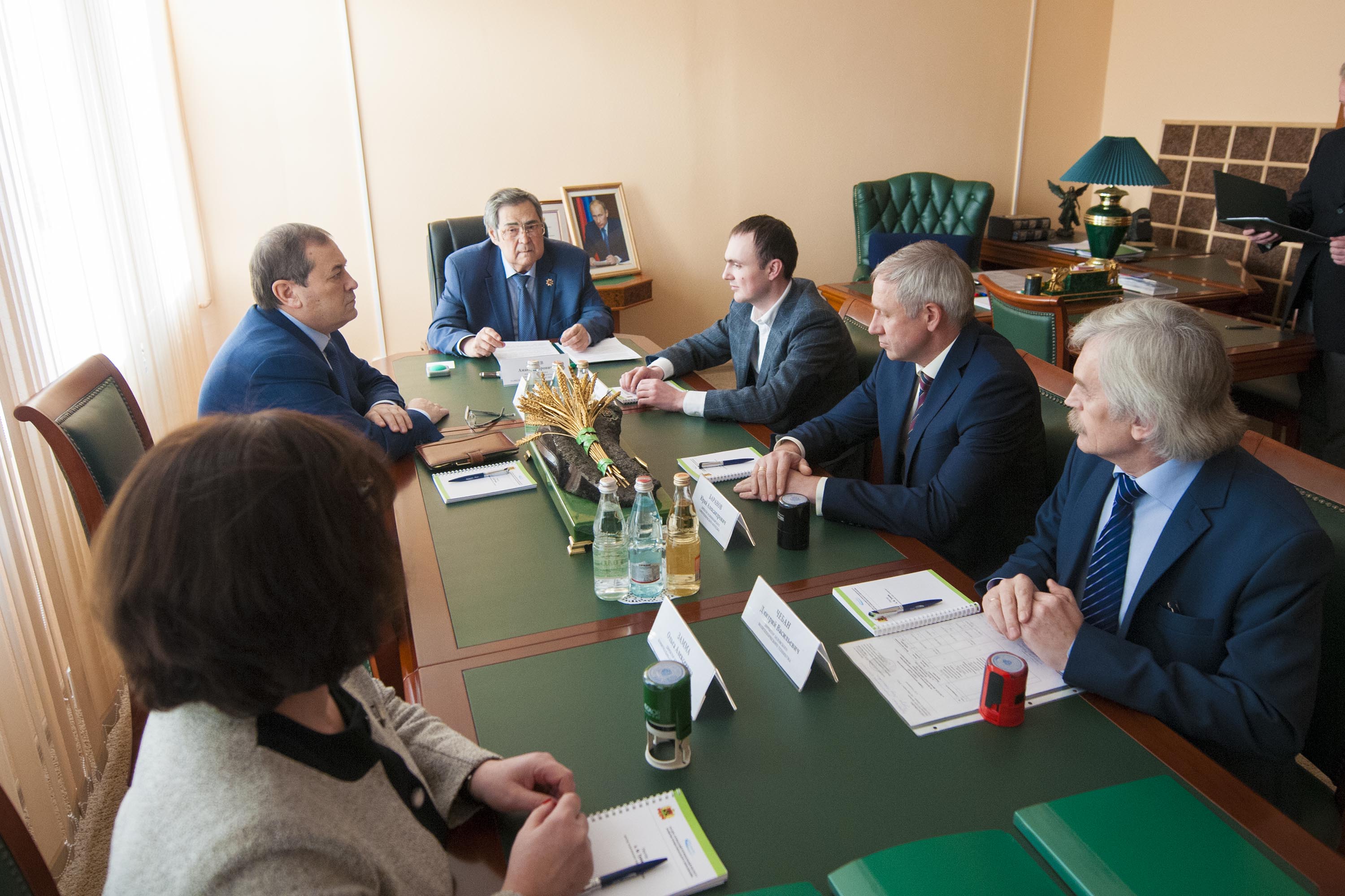 Руководители кузбасских техникумов подписали соглашение о социальном партнерстве с Кузбасской энергосетевой компанией