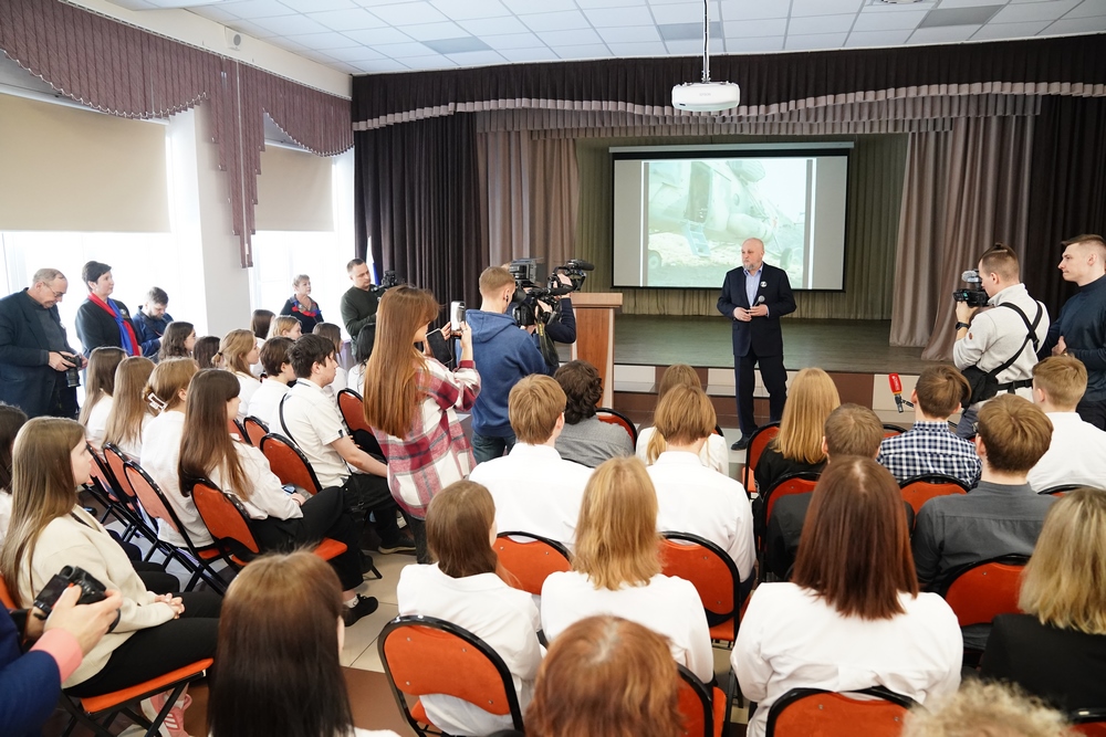 Сергей Цивилев обсудил со старшеклассниками Белова губернаторскую программу «Моя новая школа»