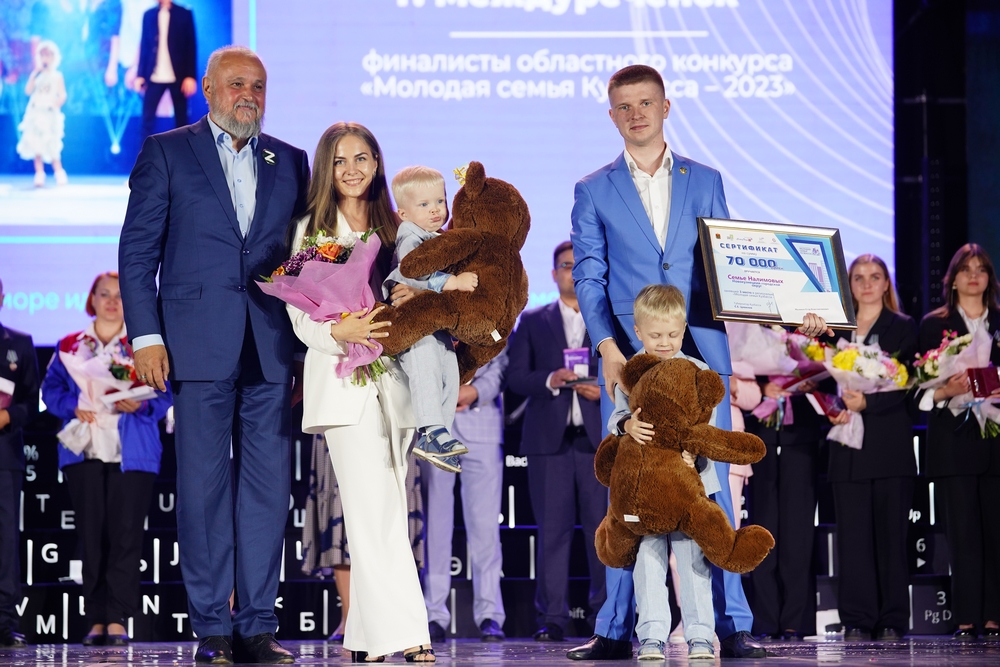 Сергей Цивилев поздравил участников Всекузбасского слета с предстоящим Днем молодежи