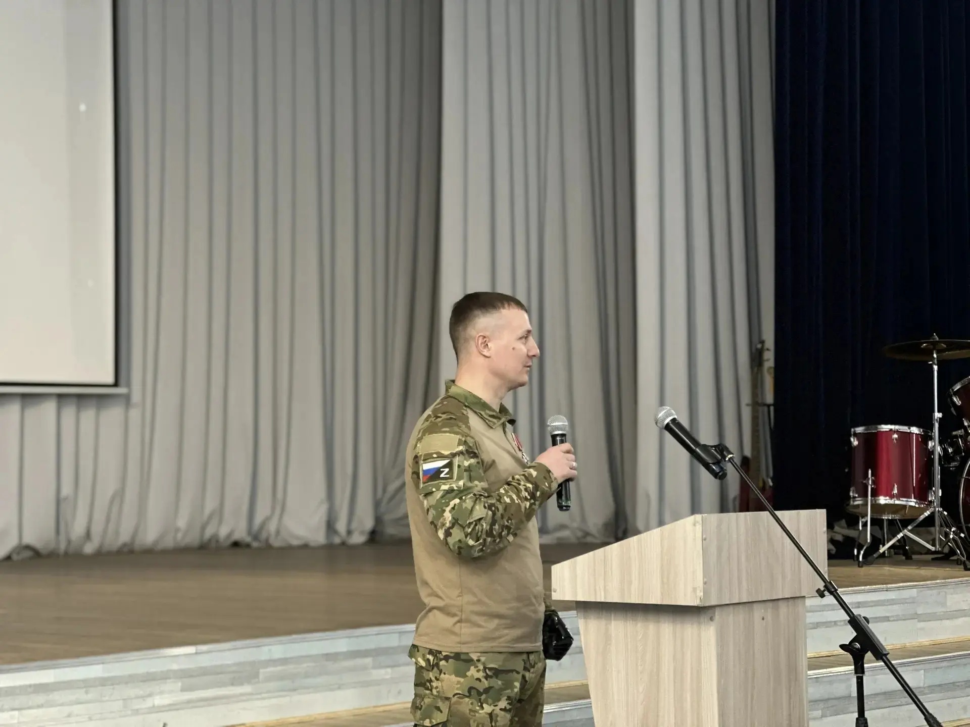 На «Разговорах о важном» кузбасские школьники узнали о мужестве, силе духа и любви к Родине