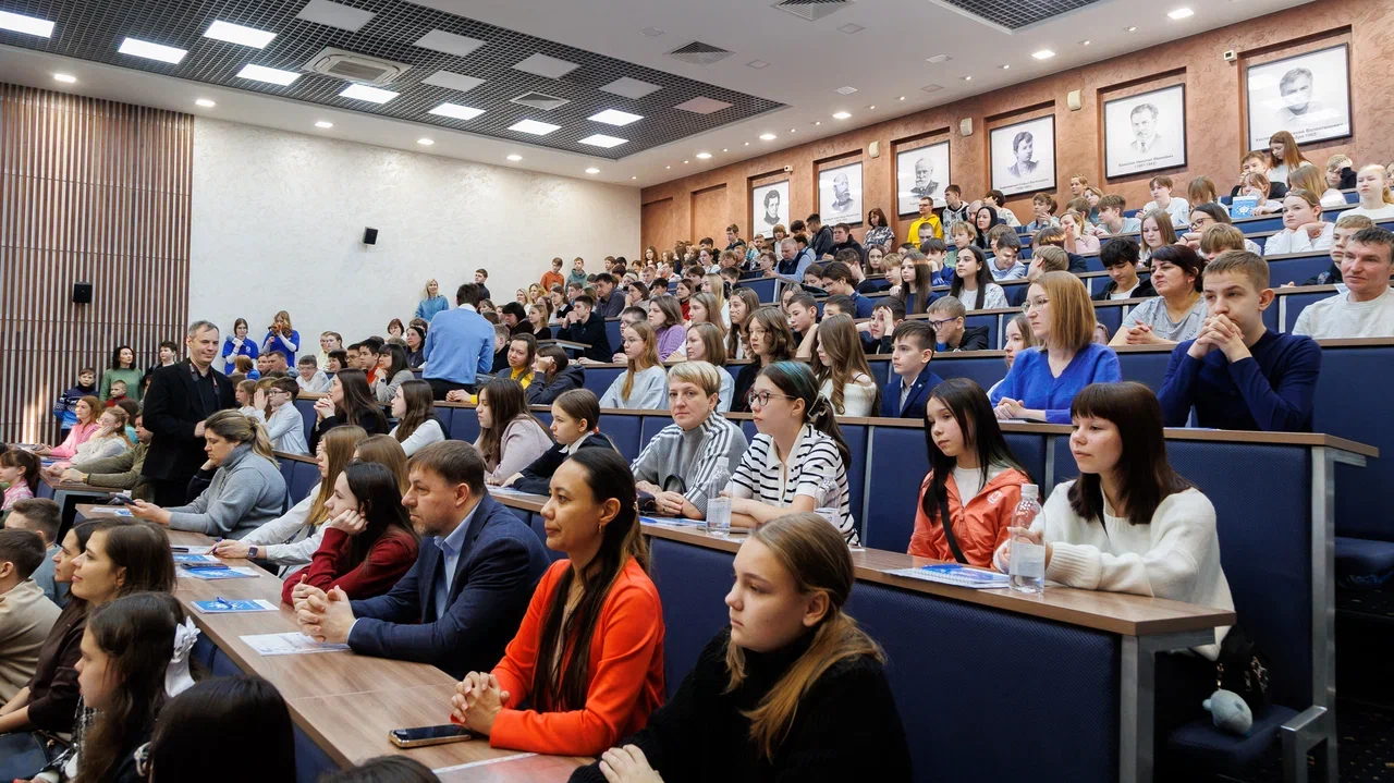 Более 500 кузбассовцев стали участниками юбилейного «Математического праздника»