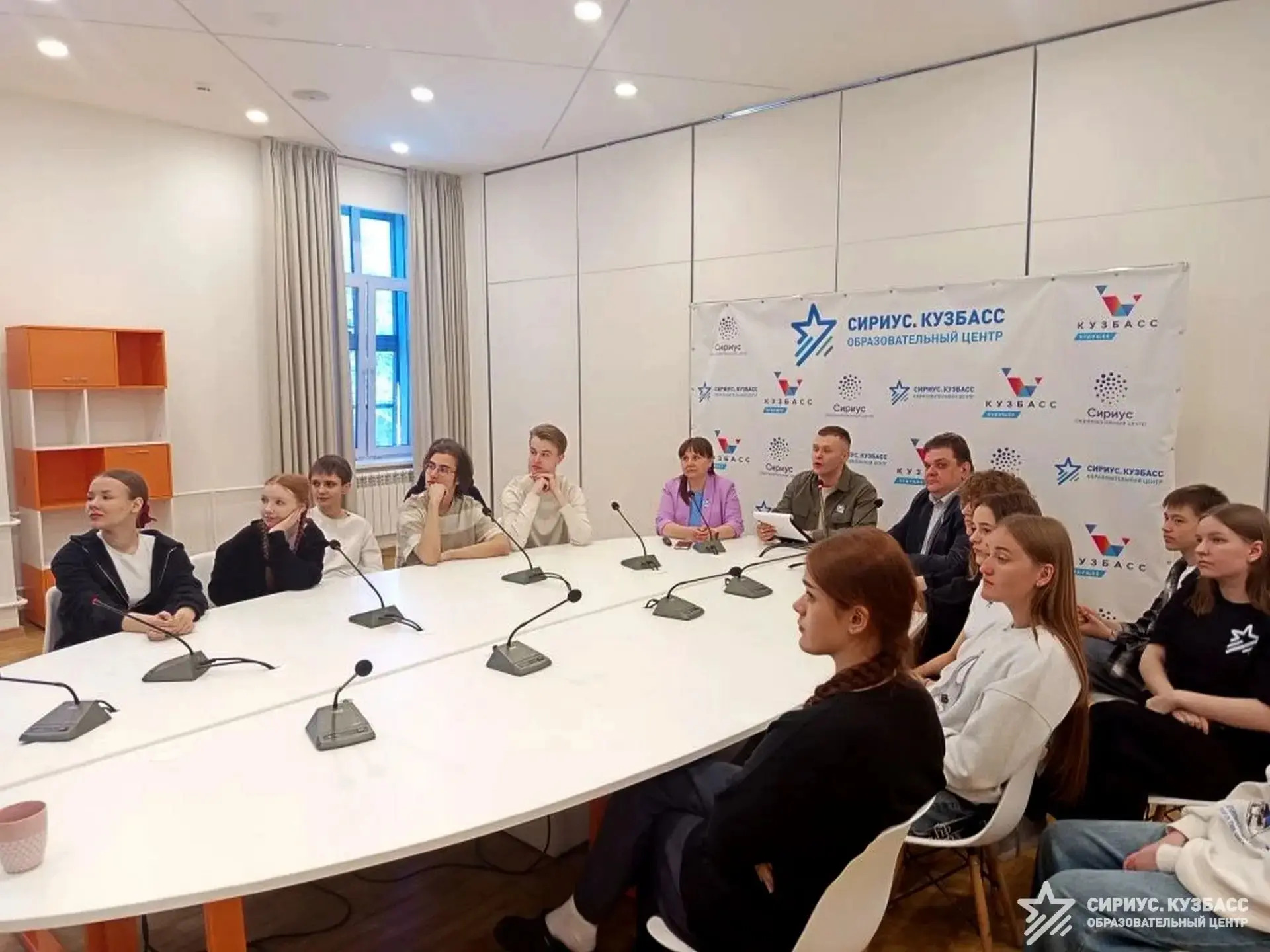 Кузбасские школьники пообщались со сверстниками из Казахстана на Международном телемосте «Путь к космосу»