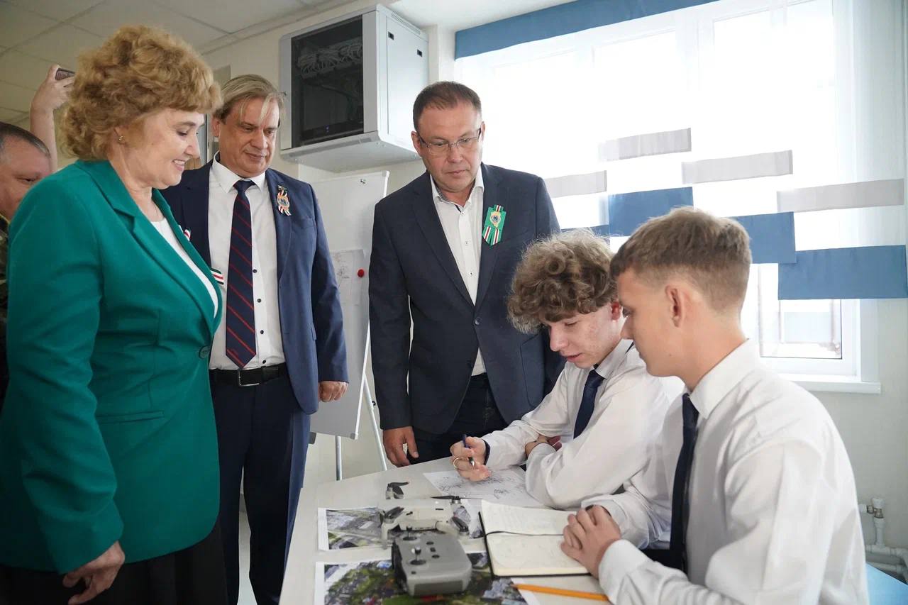Илья Середюк проверил готовность обновленной по нацпроекту прокопьевской школы №14 к приему учеников