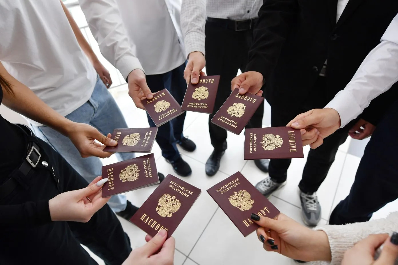 Одиннадцатиклассники продолжают сдавать экзамены в рамках досрочного периода ЕГЭ