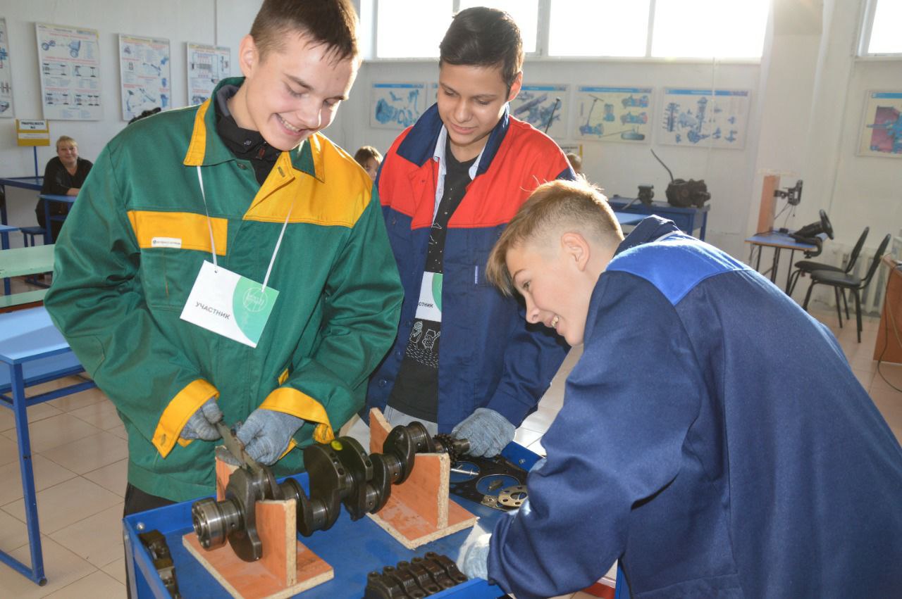 Кузбасские школьники продолжают определяться с профессией благодаря проекту «Билет в будущее»