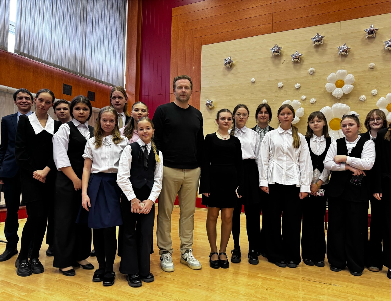 Со школьниками Новокузнецка встретился режиссёр, сценарист и актёр Клим Шипенко