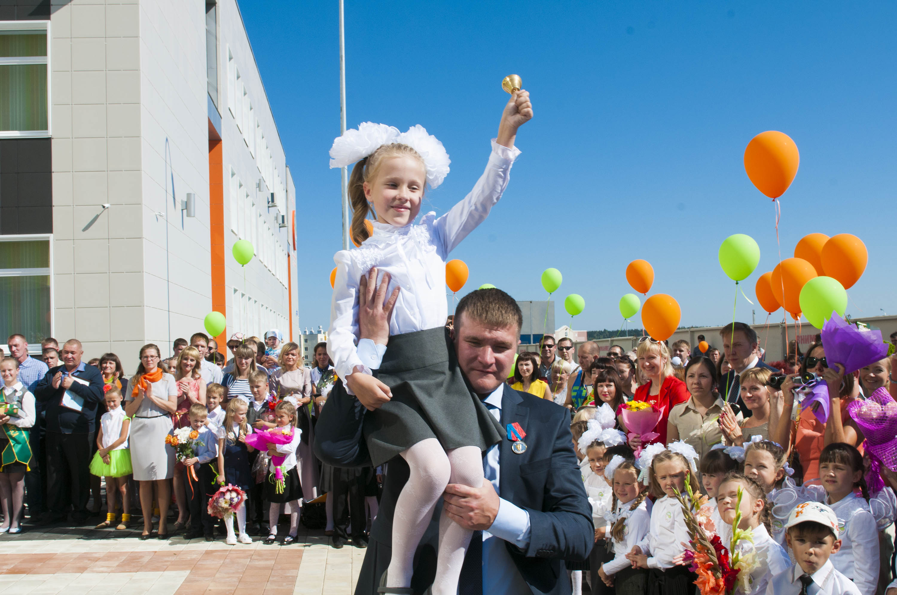 В День знаний в Кузбассе торжественно открыли две новые цифровые школы