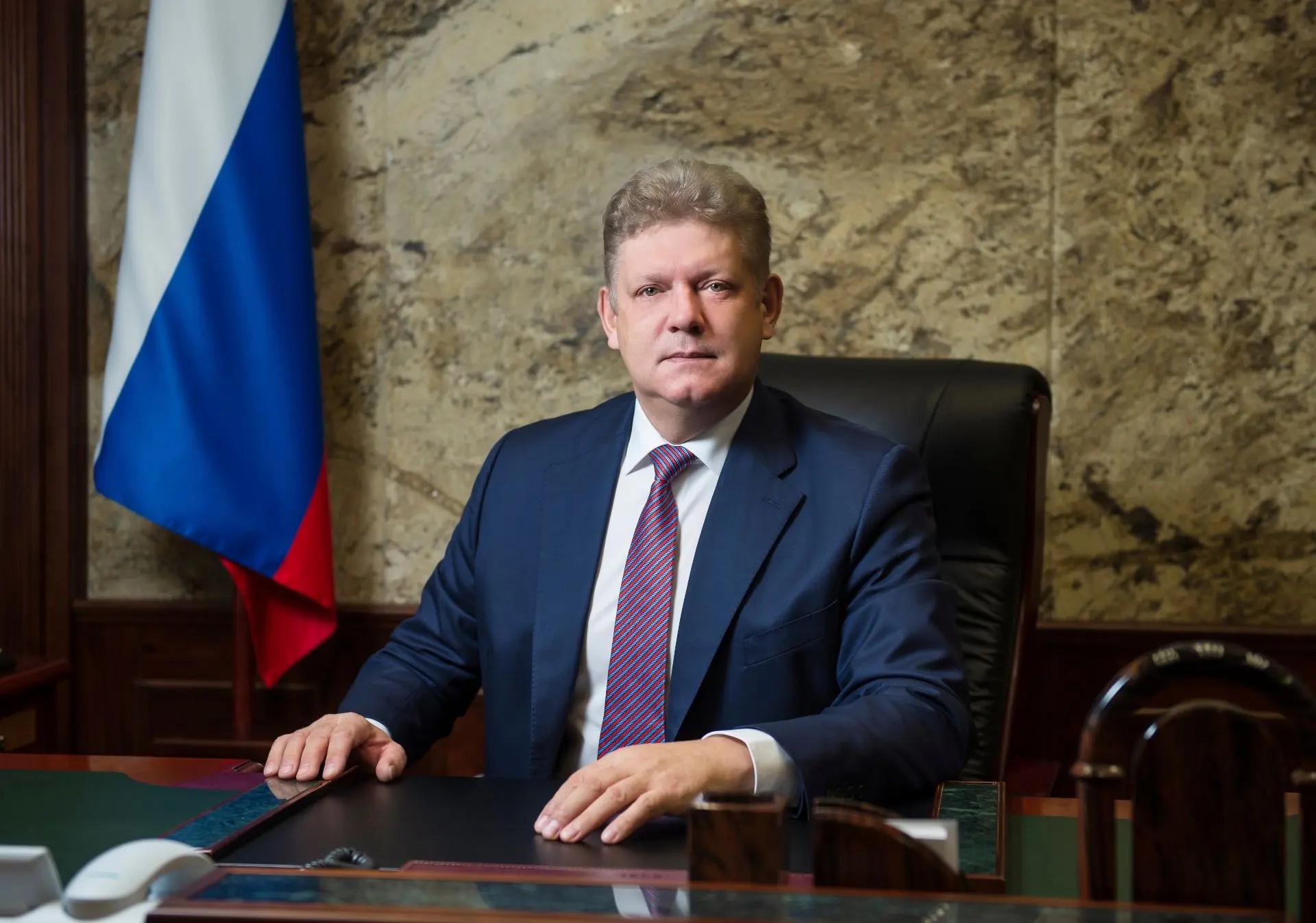 Поздравление полномочного представителя Президента Российской Федерации в Сибирском федеральном округе с Днем учителя