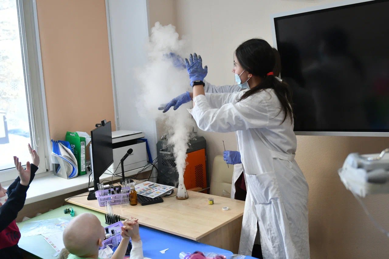 В рамках «Дней науки в КуZбассе» в госпитальной школе прошла встреча с юными учеными