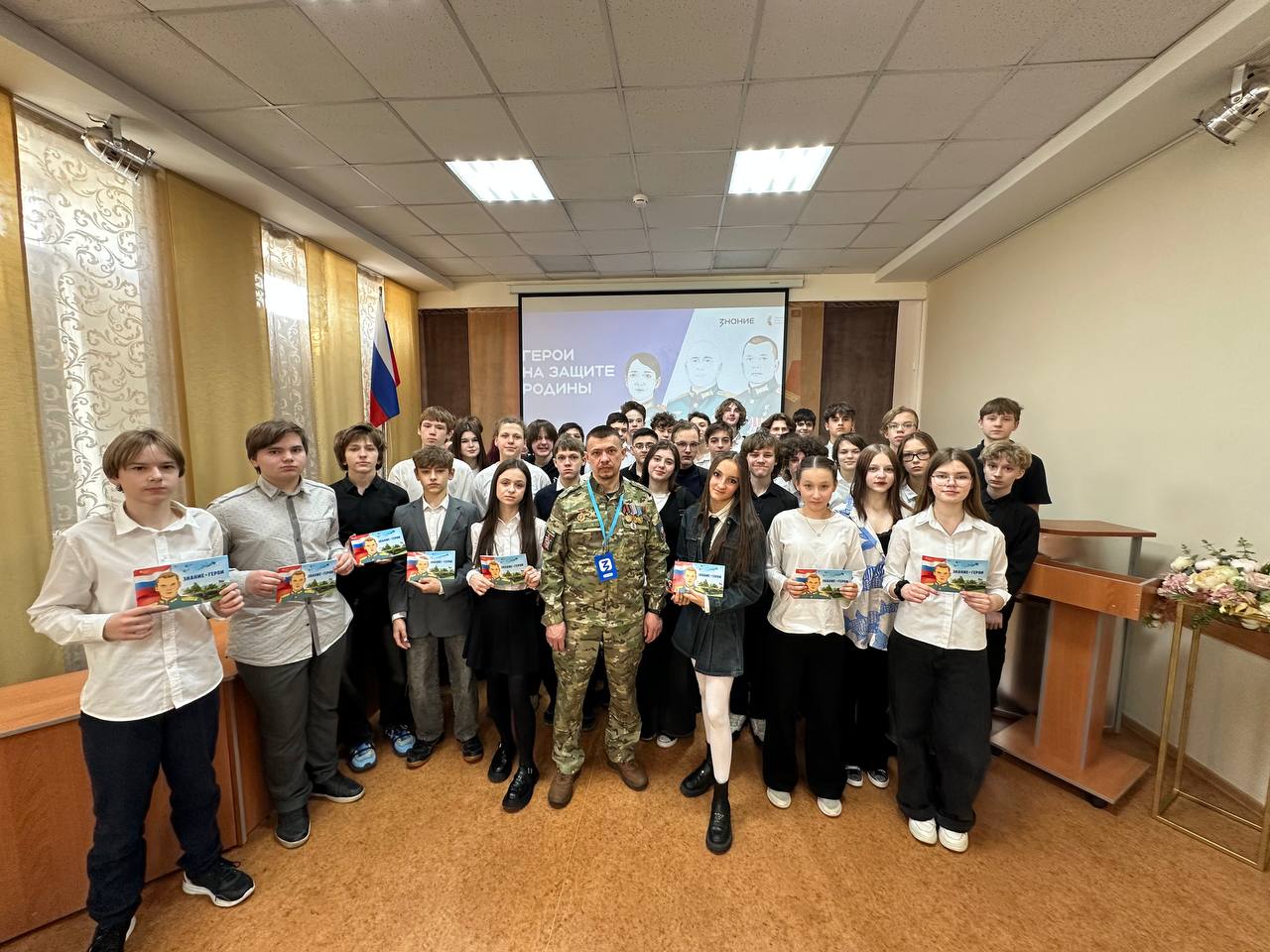 В школьные библиотеки Кузбасса поступают новые графические сборники о героях спецоперации