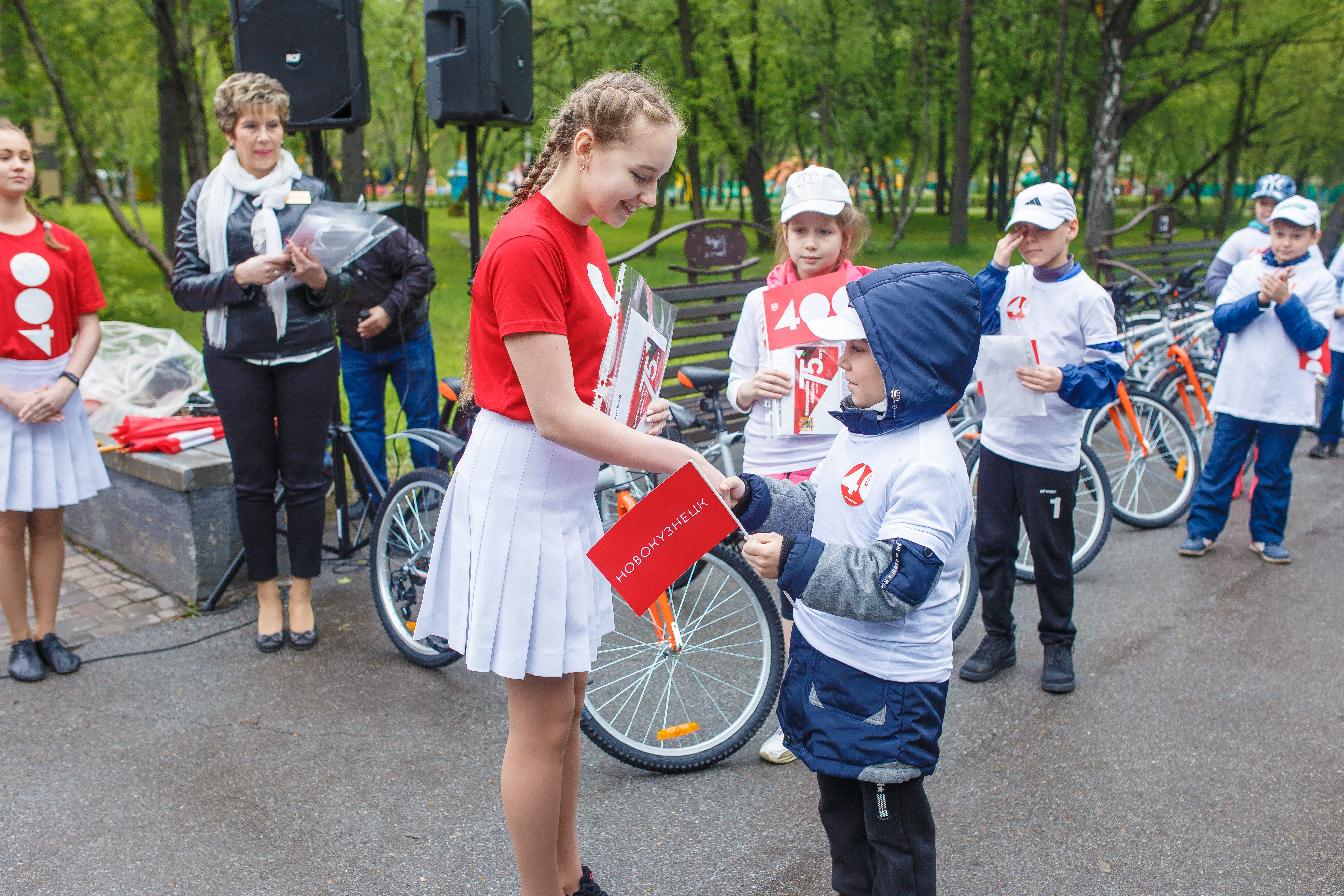 В День защиты детей юным новокузнечанам вручили подарки