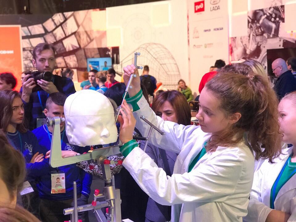 Воспитанница кемеровского Городского классического лицея получила сертификат на обучение в престижном вузе