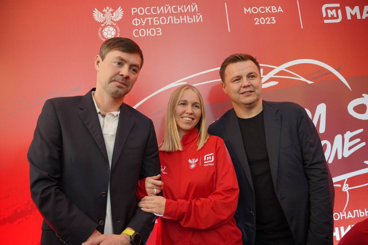 Учительница физкультуры кузбасской школы получила награду Российского футбольного союза