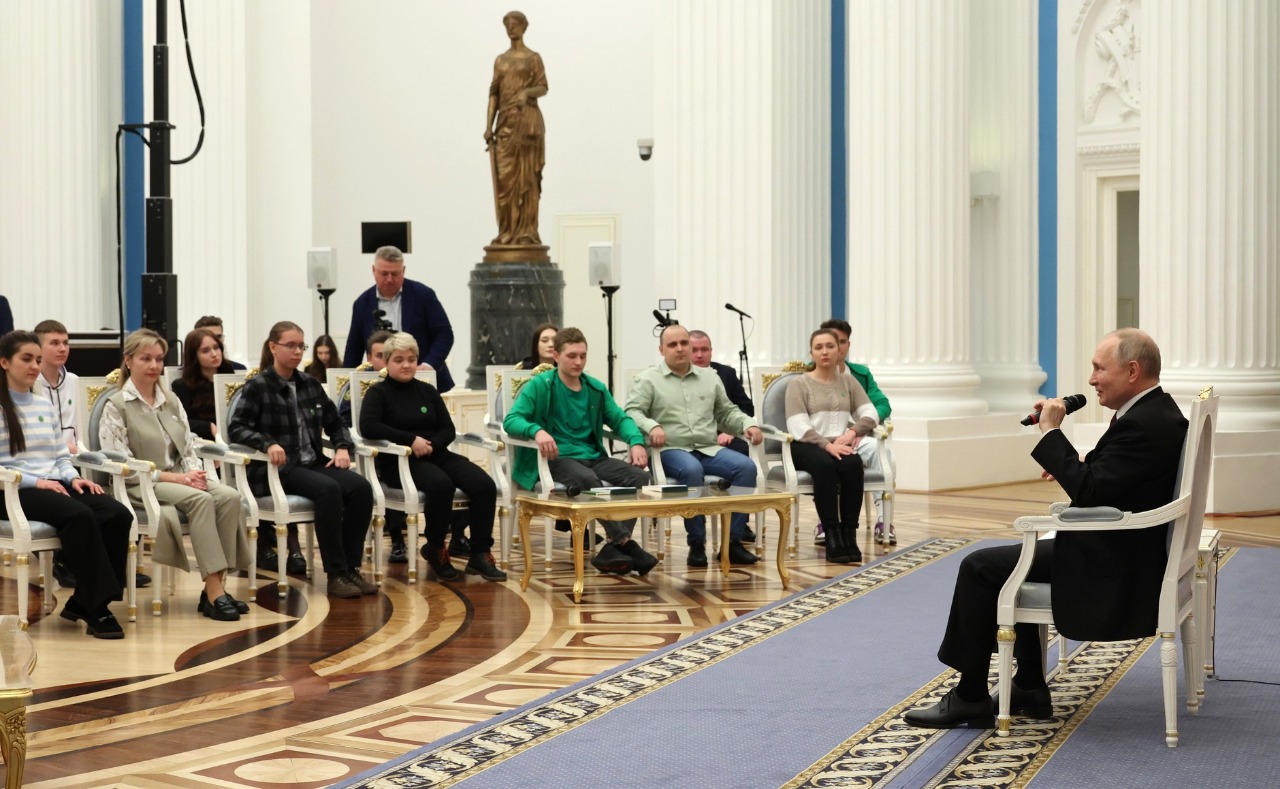 Президент России Владимир Путин встретился с победителями и наставниками Всероссийского чемпионата «Профессионалы».