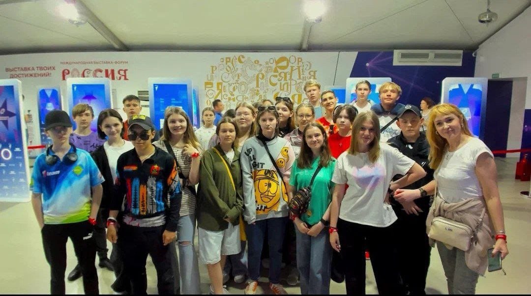 Школьники Кузбасса продолжают посещать выставку «Россия» в Москве