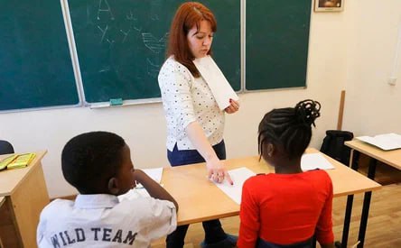 Русский язык как ключ к образованию в России: вступил в силу закон, усиливающий требования к зачислению детей мигрантов