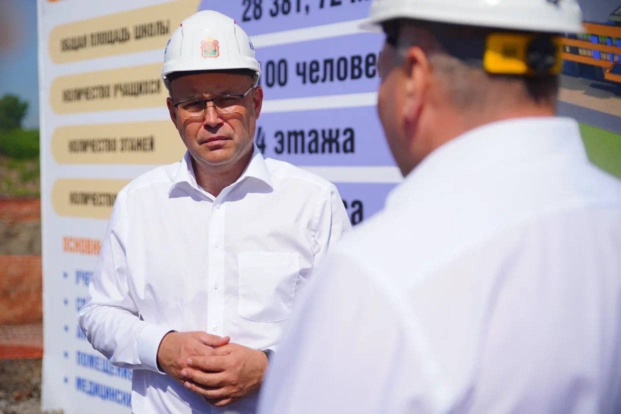 В Новокузнецке заложили первую сваю под строительство новой школы
