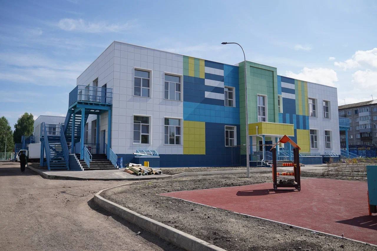В Осинниках завершается строительство детского сада №1 «ВсеЗнайка»