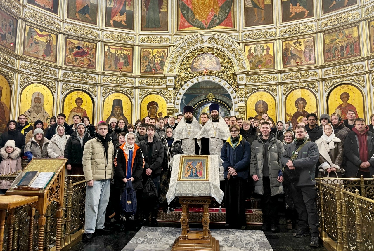 Кемеровские студенты отметили Татьянин день на территории Знаменского кафедрального собора